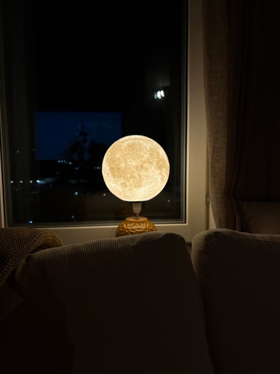 Moon lamp lifestyle